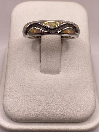 Anillo de Plata Ley 950 con Ópalo de Fuego y Diseño Ondulado, vista lateral