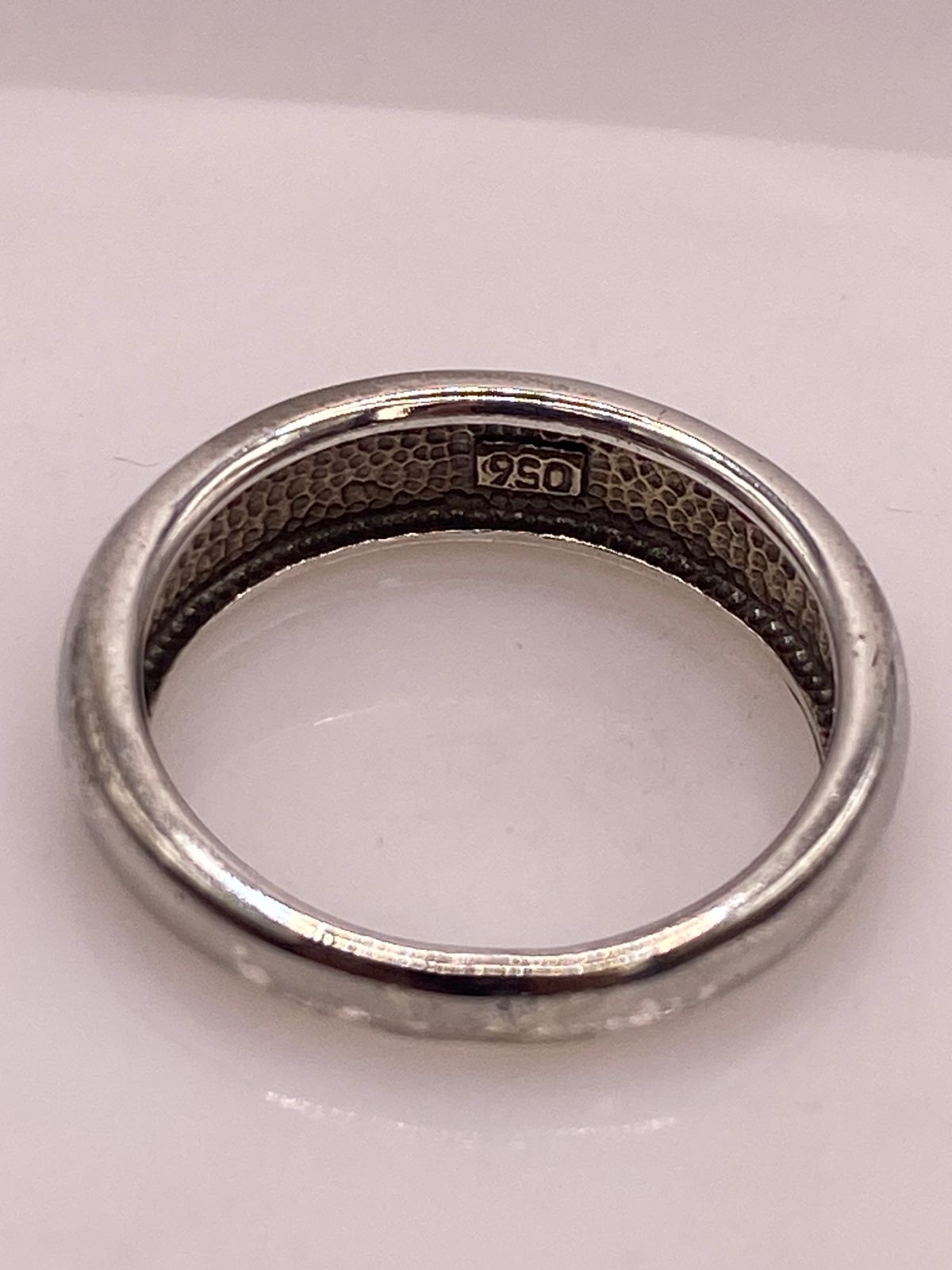 Anillo de Plata Ley 950 con Ópalo de Fuego y Diseño Ondulado, sello de autenticidad Plata Ley .925