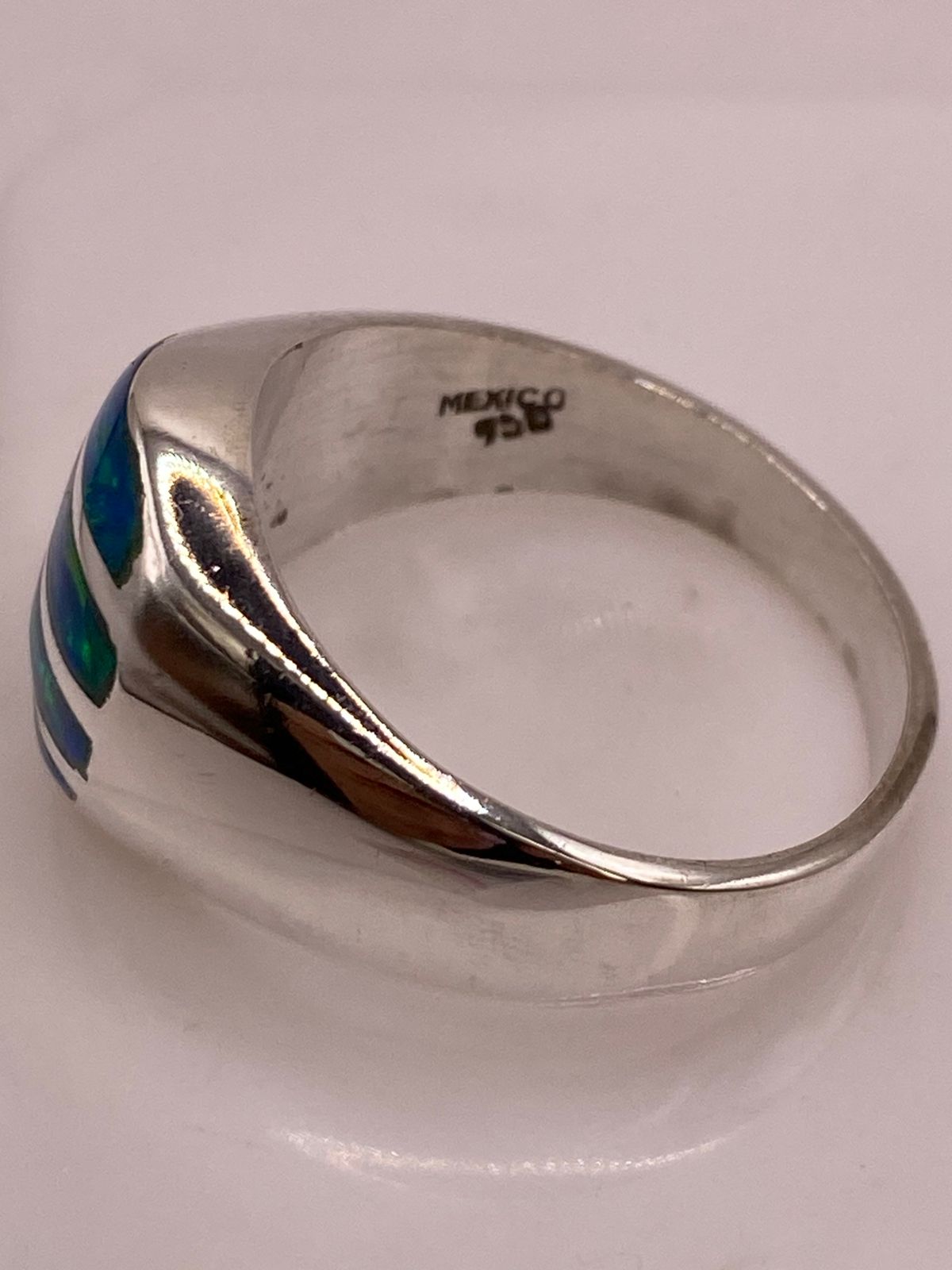 Anillo en Plata Ley 950 con Ópalo de Fuego Diseño Ovalado Segmentado, vista superior