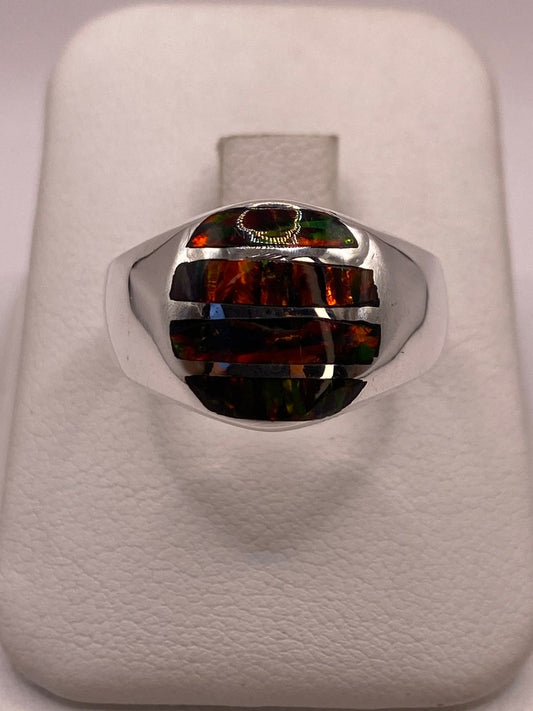 Anillo en Plata Ley 950 con Ópalo de Fuego Diseño Segmentado Artesanal — ángulo diagonal