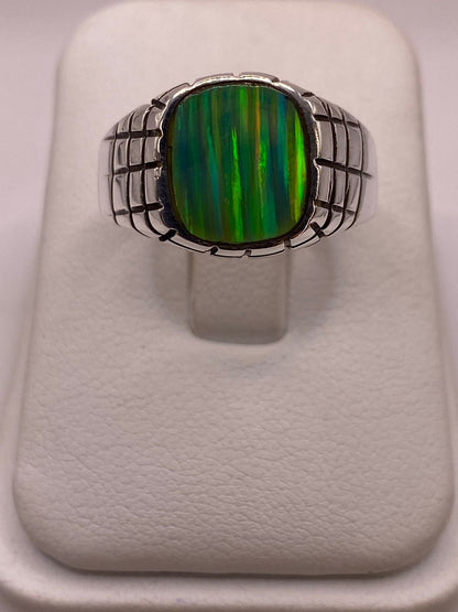Anillo Plata Ley 950 con Ópalo de Fuego Diseño Segmentado Moderno en báscula mostrando peso