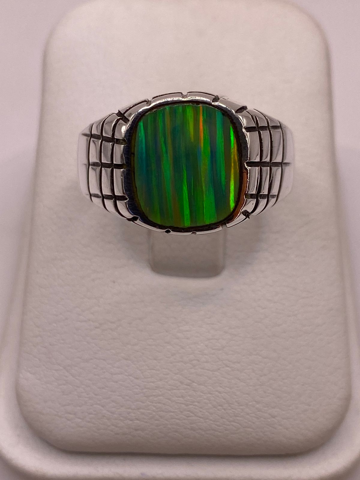 Anillo Plata Ley 950 con Ópalo de Fuego Diseño Segmentado Moderno, vista de detalle