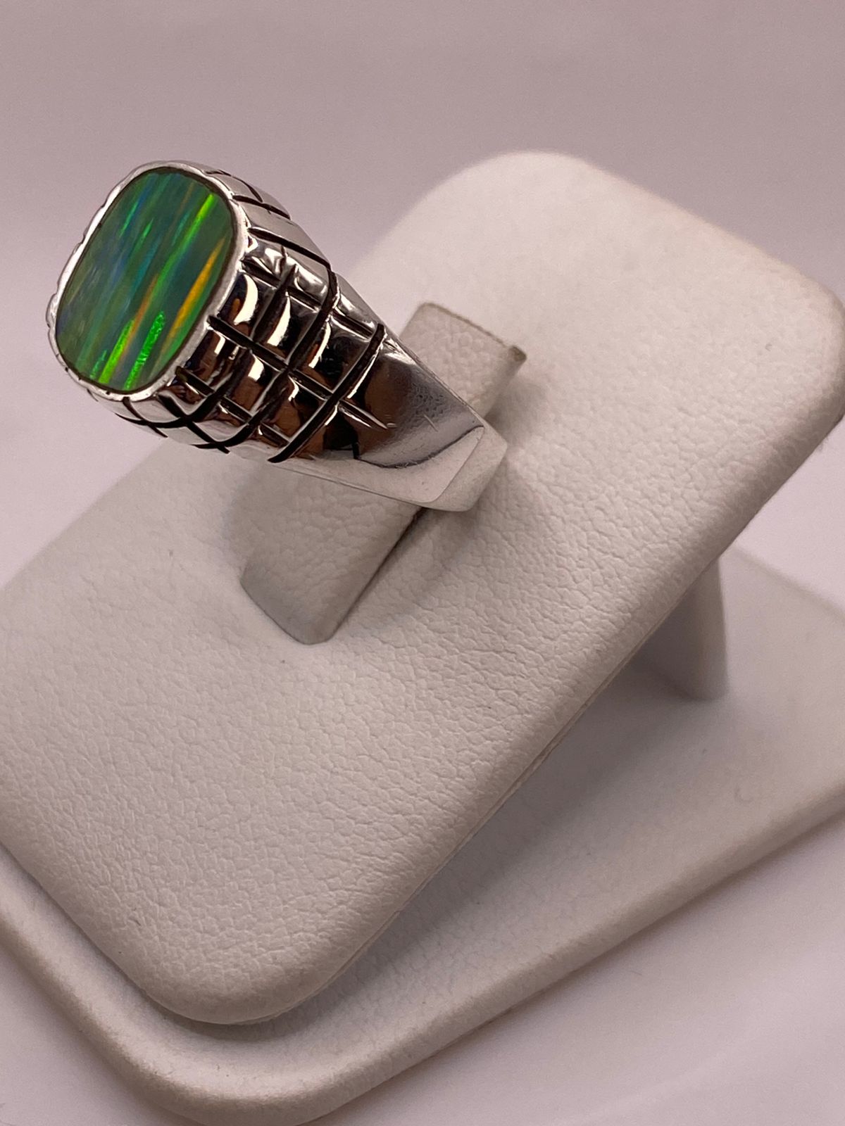 Anillo Plata Ley 950 con Ópalo de Fuego Diseño Segmentado Moderno, vista frontal
