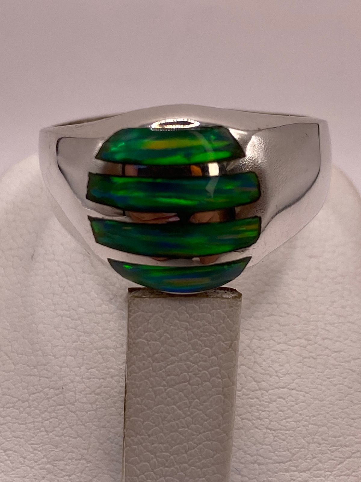 Anillo en Plata Ley 950 con Ópalo de Fuego Diseño Segmentado Moderno, vista superior