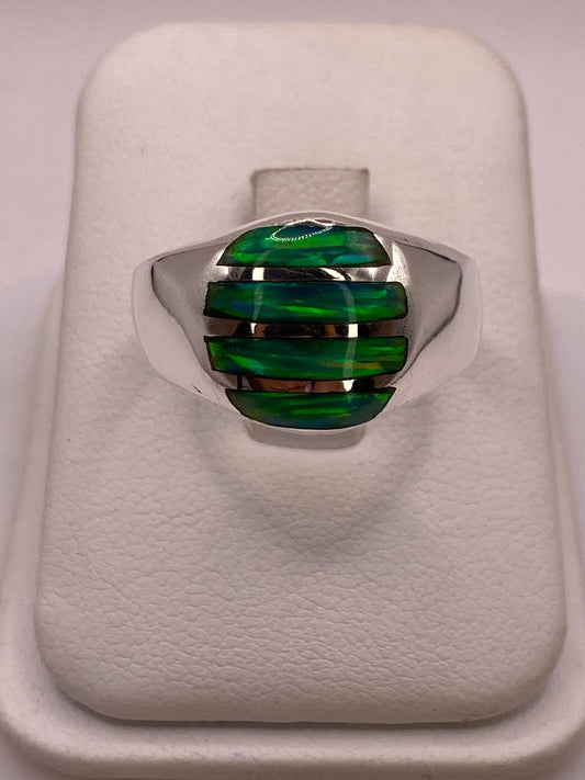 Anillo en Plata Ley 950 con Ópalo de Fuego Diseño Segmentado Moderno en báscula mostrando peso