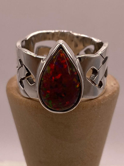 Anillo en Plata Ley 950 con Ópalo de Fuego en Forma de Gota, vista lateral