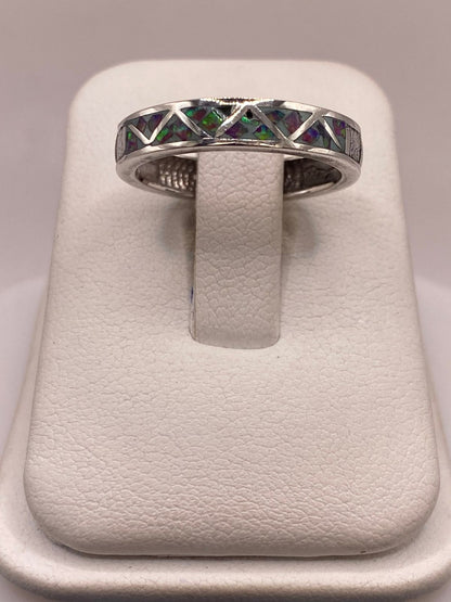 Anillo de Plata Ley 950 con Ópalo de Fuego Multicolor y Figuras Geométrica, vista de detalle