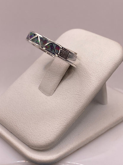 Anillo de Plata Ley 950 con Ópalo de Fuego Multicolor y Figuras Geométrica, vista lateral