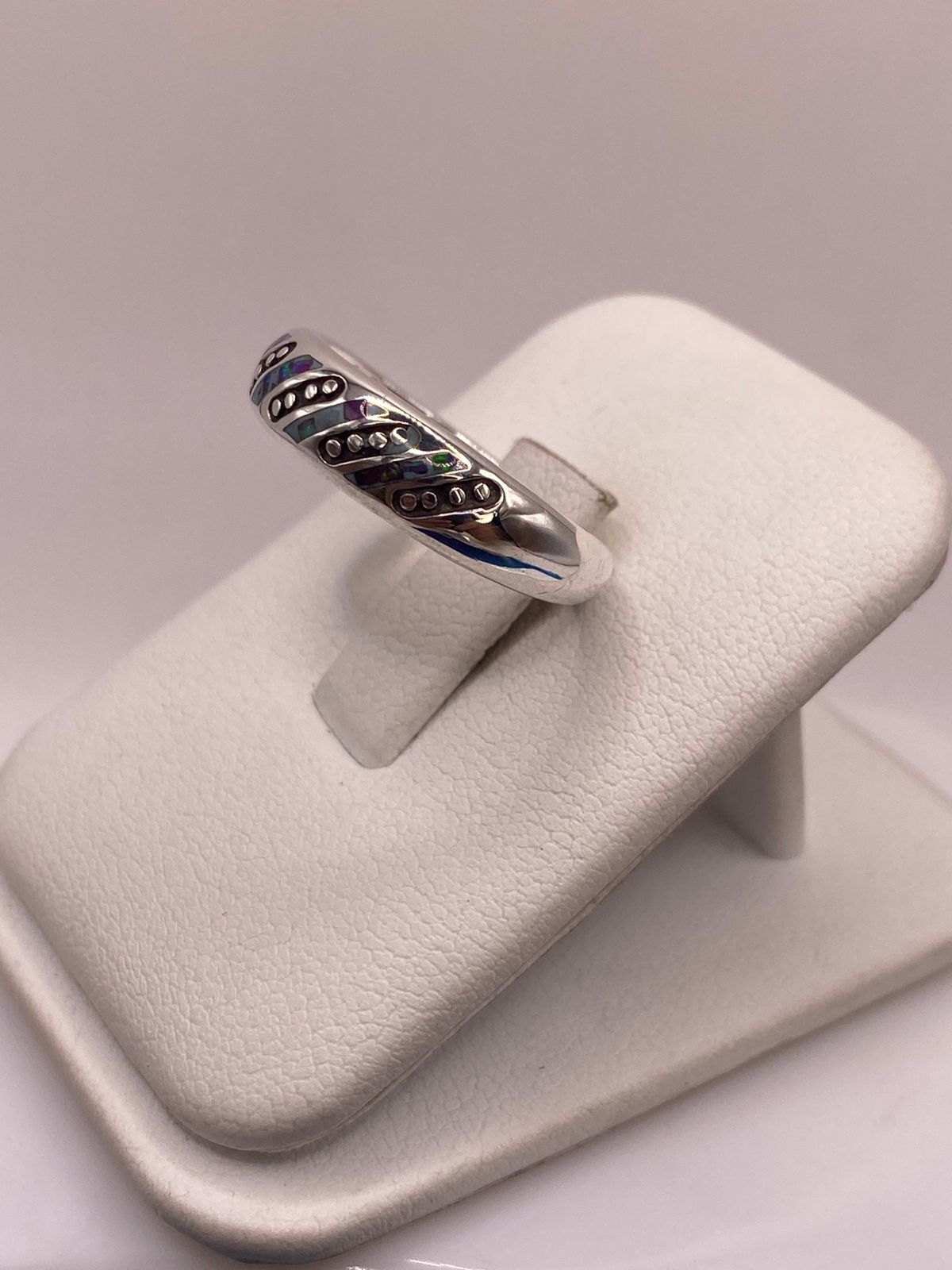 Anillo de Plata Ley 950 con Ópalo de Fuego Multicolor, vista lateral