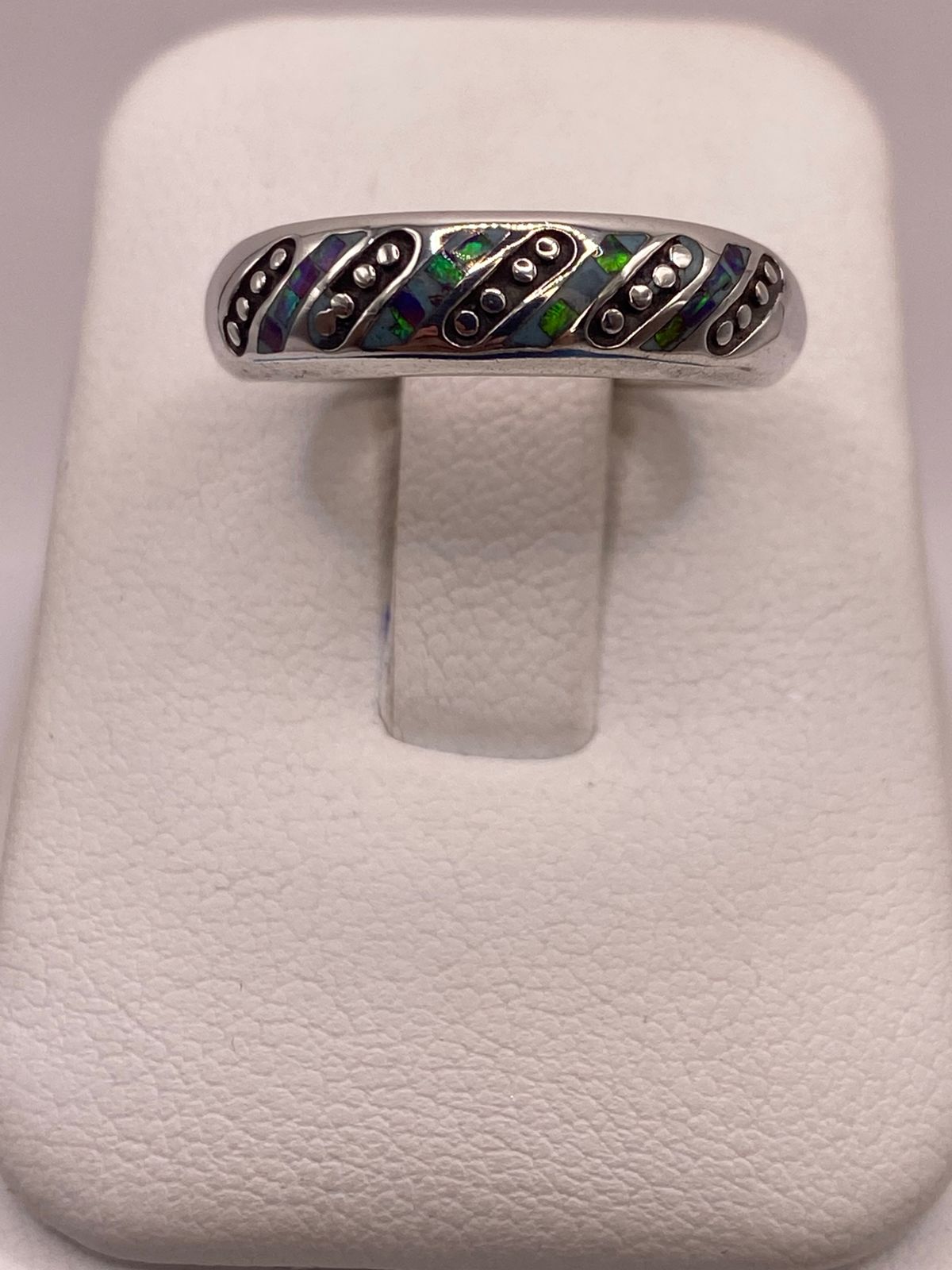 Anillo de Plata Ley 950 con Ópalo de Fuego Multicolor, vista de detalle