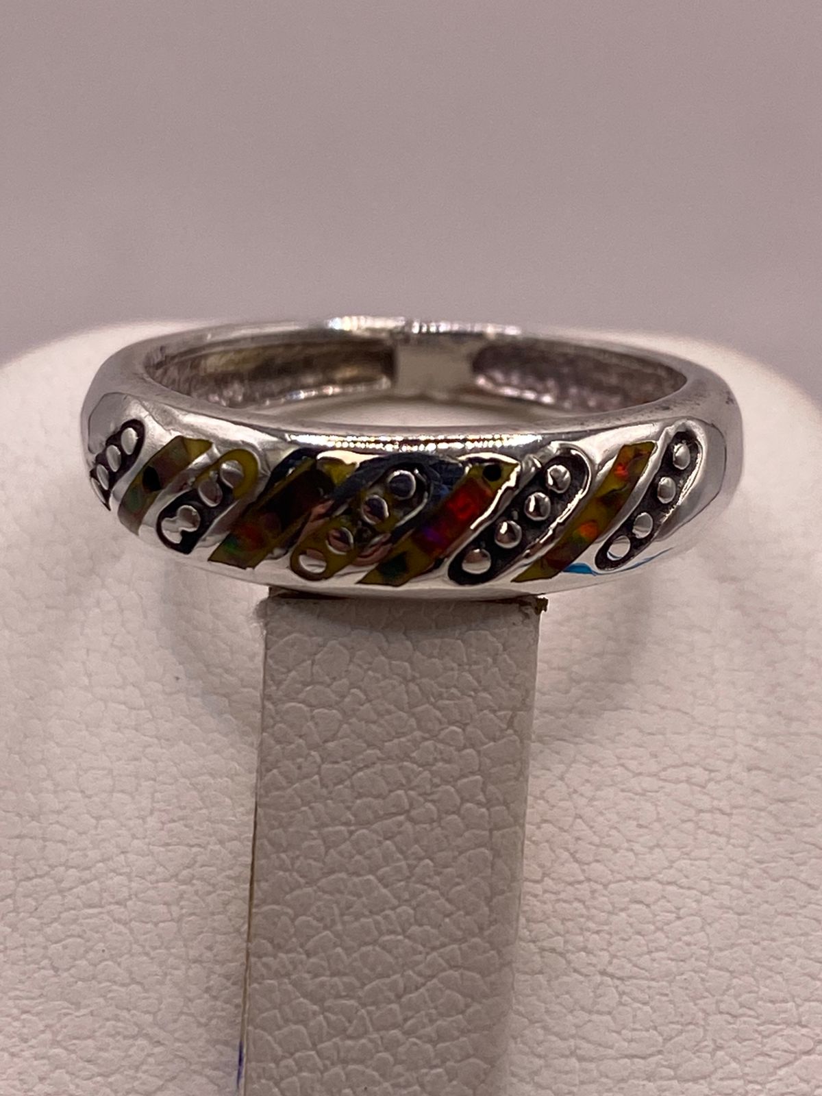 Anillo de Plata Ley 950 con Ópalo de Fuego Multicolor, vista de detalle