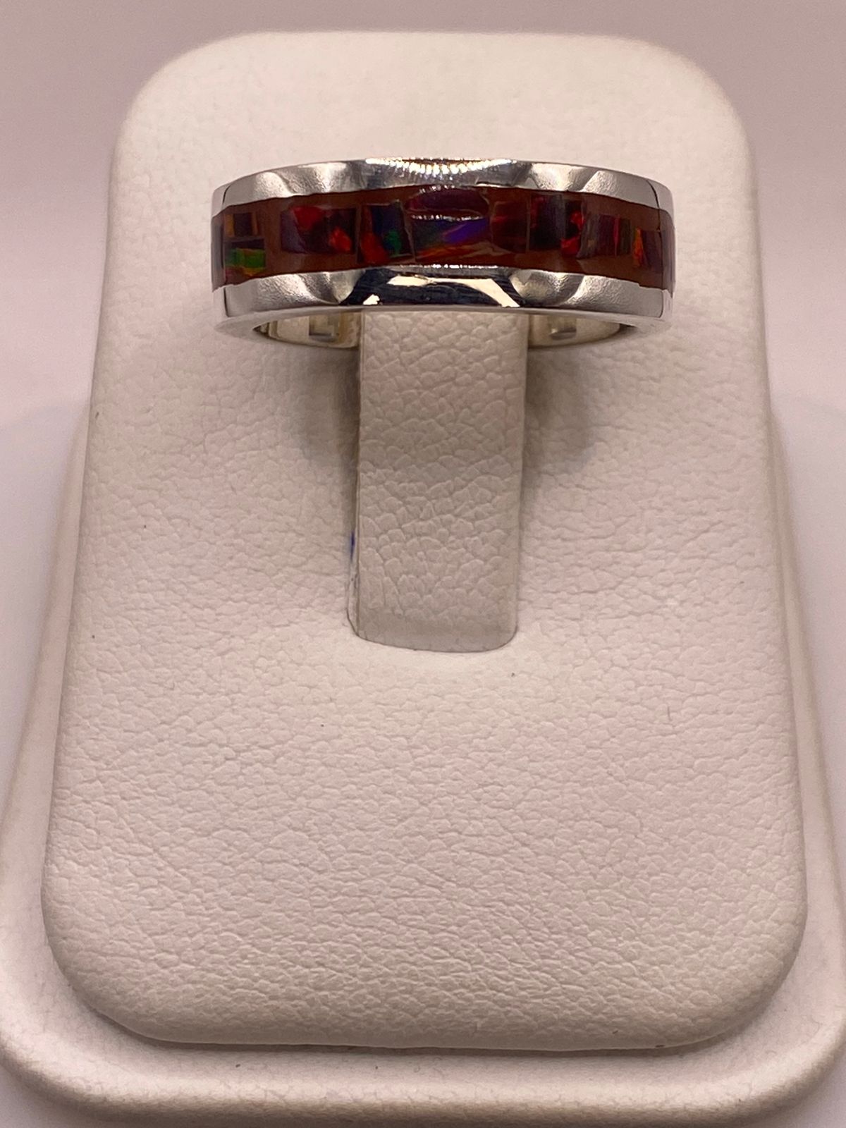 Anillo de Plata Ley 950 con Ópalo de Fuego Rojo Intenso, vista lateral