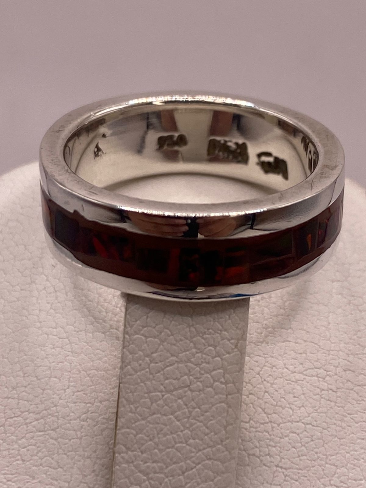Anillo de Plata Ley 950 con Ópalo de Fuego Rojo Intenso, sello de autenticidad Plata Ley .925