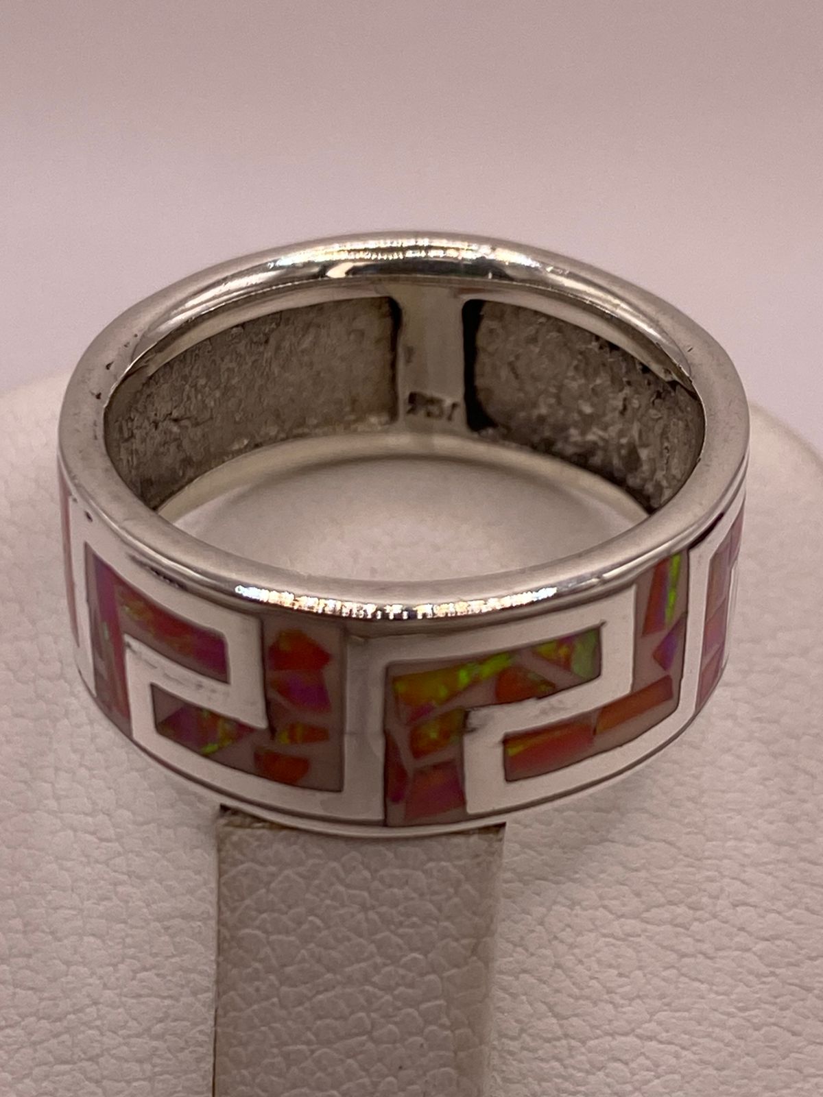 Anillo Plata Ley 950 con Ópalo de Fuego Rosado Diseño Geométrico Tipo Greca, sello de autenticidad Plata Ley .925