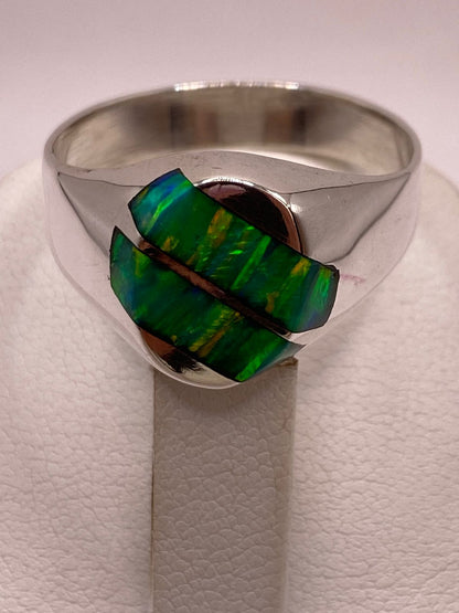Anillo Plata Ley 950 con Ópalo de Fuego Verde Diseño Ovalado Dividido, vista superior