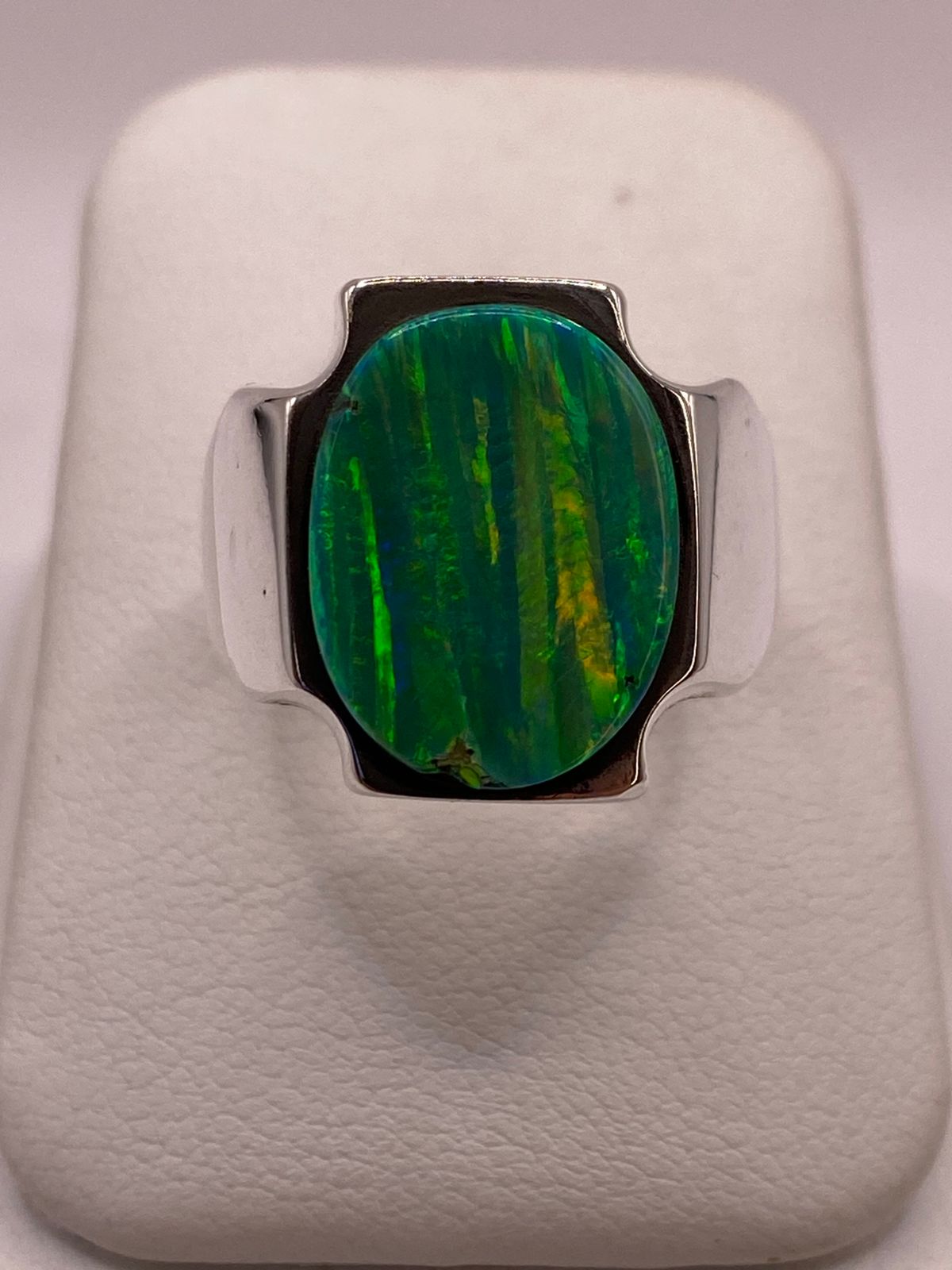 Anillo Plata Ley 950 con Ópalo de Fuego Diseño Contemporáneo, vista de detalle