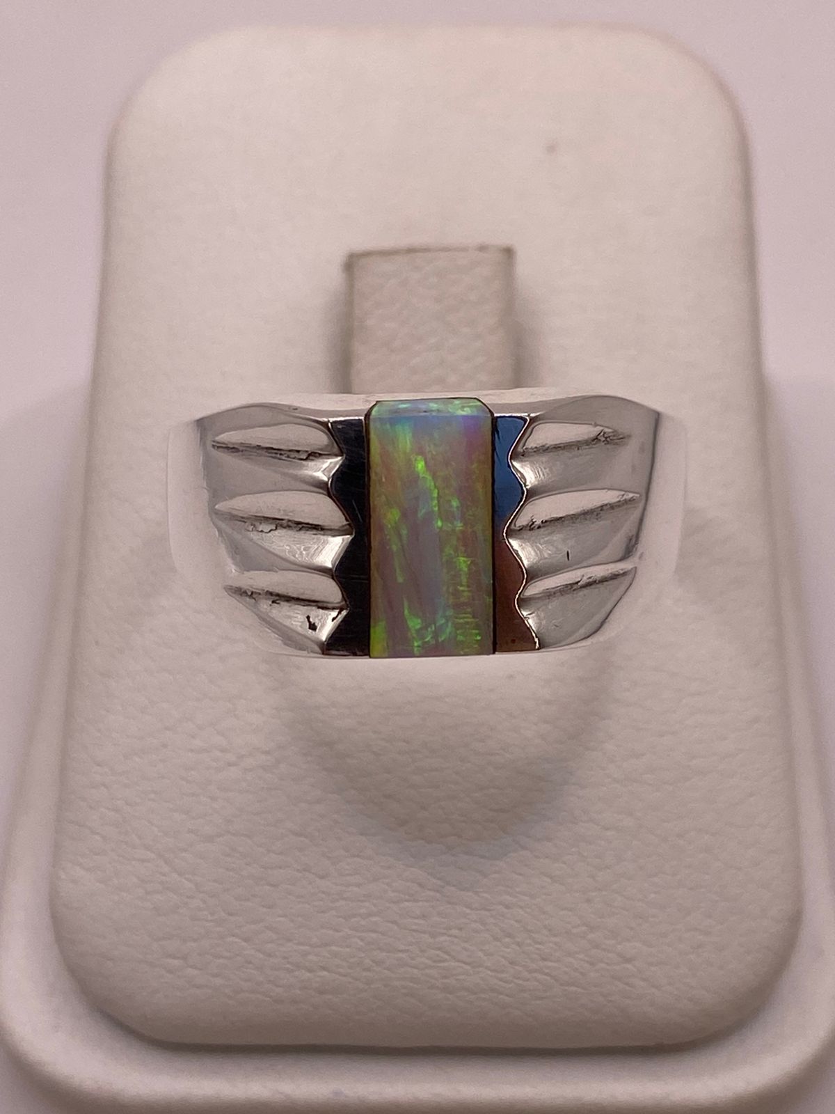 Anillo Plata Ley 950 con Ópalo de Fuego Verde Diseño Moderno con Incrustación, vista frontal