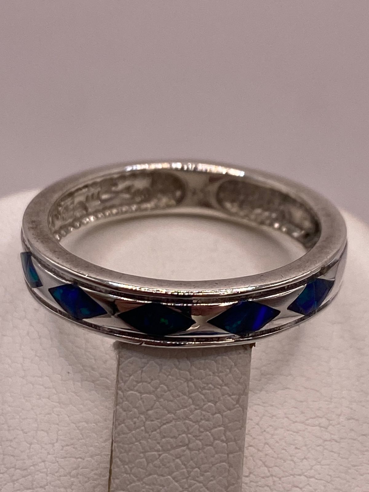Anillo de Plata Ley 950 con Ópalo Multicolor en Figuras de Rombo, vista superior