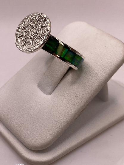 Anillo Plata Ley 950 con Piedra Ópalo de Fuego y Diseño de Calendario Azteca, vista frontal