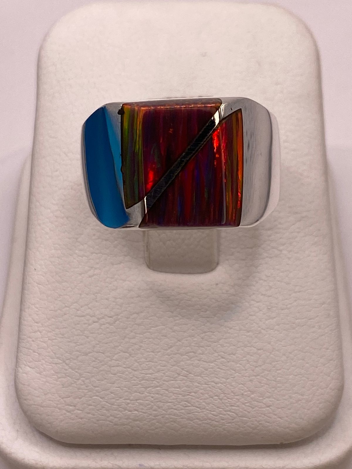 Anillo Plata Ley 925 Ópalo de Fueg Diseño Moderno con Incrustación Diagonal, vista frontal