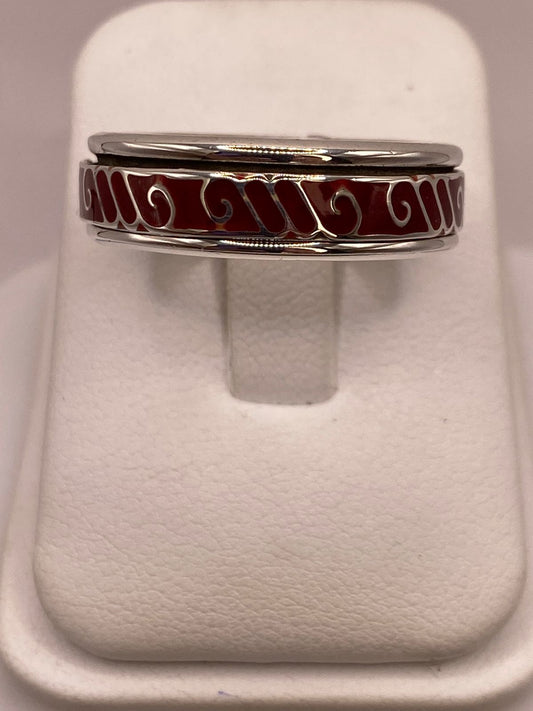Anillo de Plata .925 con Coral Rojo – Diseño de Espirales Elegantes — ángulo diagonal