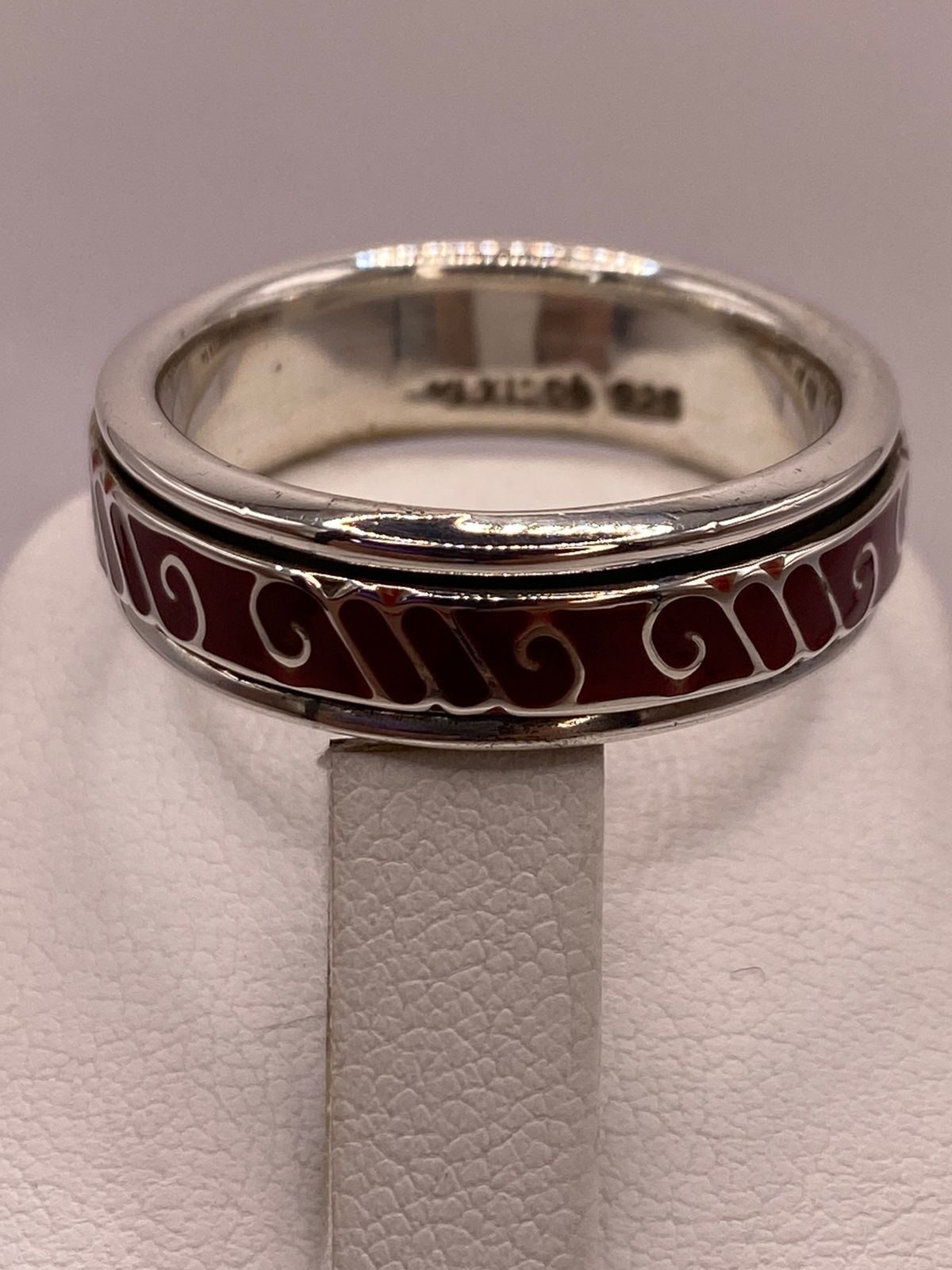 Anillo de Plata .925 con Coral Rojo – Diseño de Espirales Elegantes, sello de autenticidad Plata Ley .925