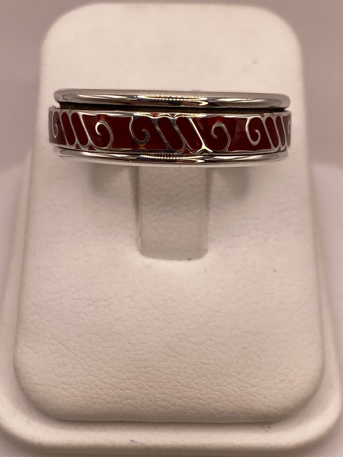 Anillo de Plata .925 con Coral Rojo – Diseño de Espirales Elegantes, vista de detalle