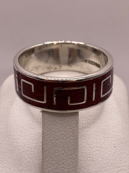 Anillo de Plata .925 con Coral Rojo – Diseño Geométrico Clásico, vista lateral