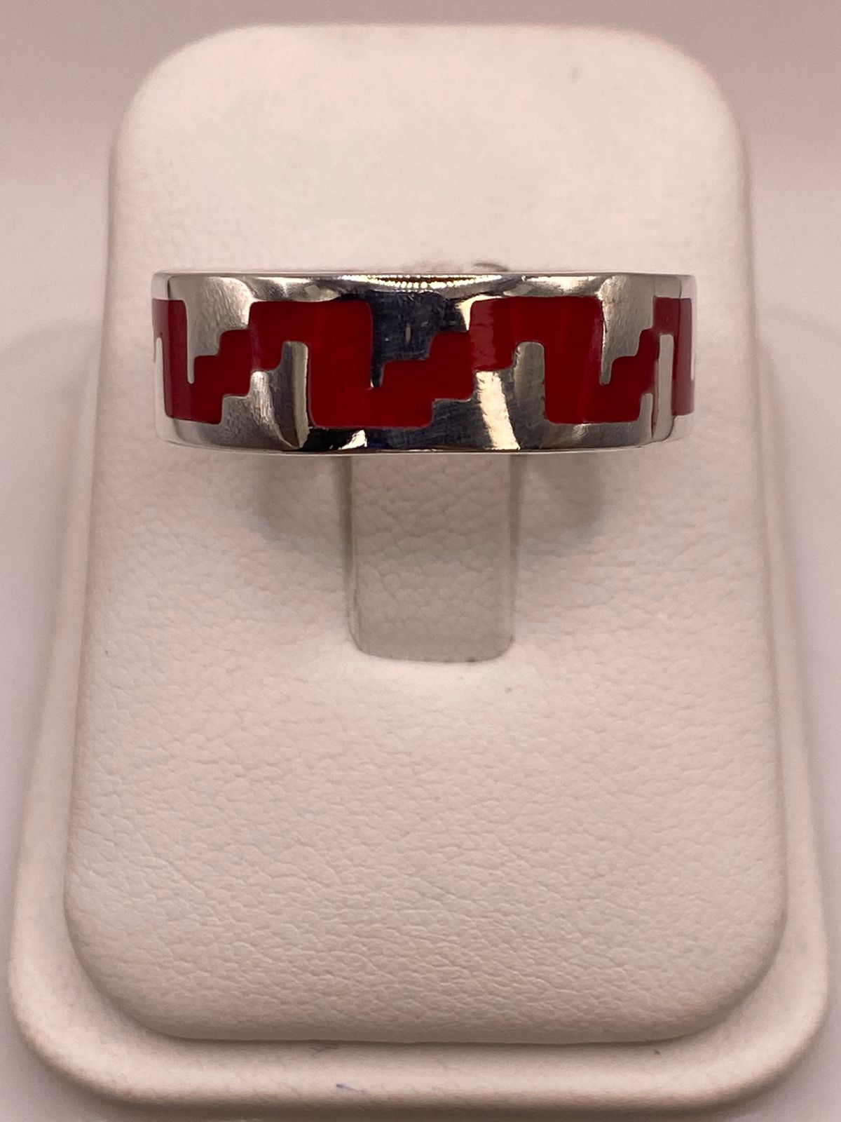 Anillo de Plata .925 con Coral Rojo – Diseño Geométrico Inspiración Prehispánica, vista lateral