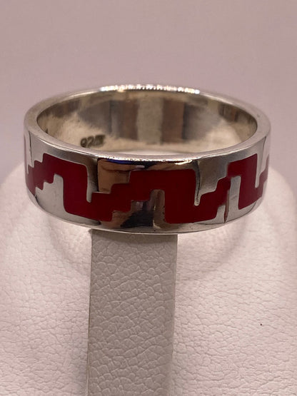 Anillo de Plata .925 con Coral Rojo – Diseño Geométrico Inspiración Prehispánica, sello de autenticidad Plata Ley .925