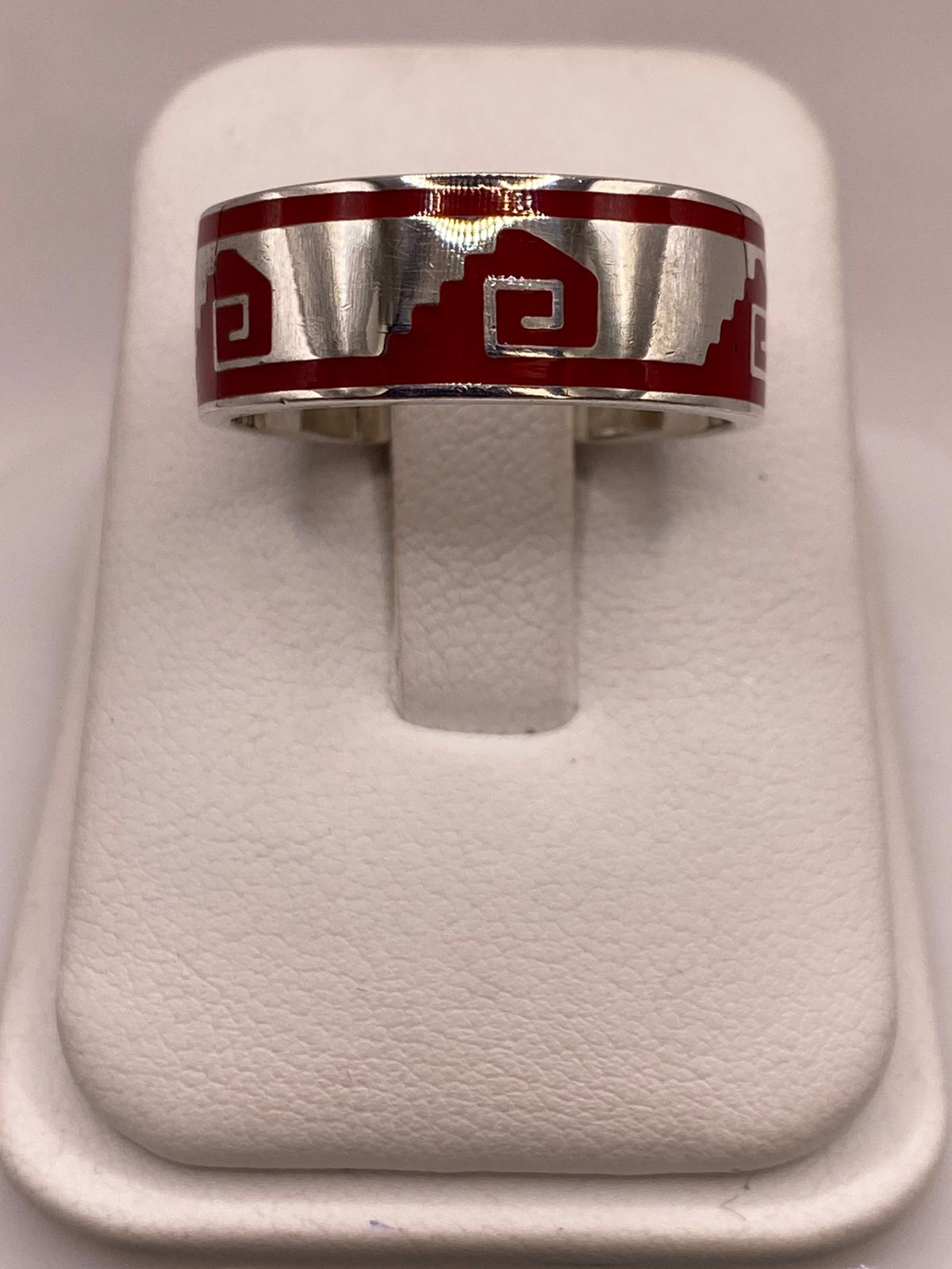 Anillo de Plata .925 con Coral Rojo – Diseño Geométrico Tradicional, vista lateral