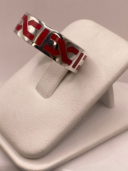 Anillo de Plata .925 con Coral Rojo – Diseño Geométrico Contemporáneo, vista frontal