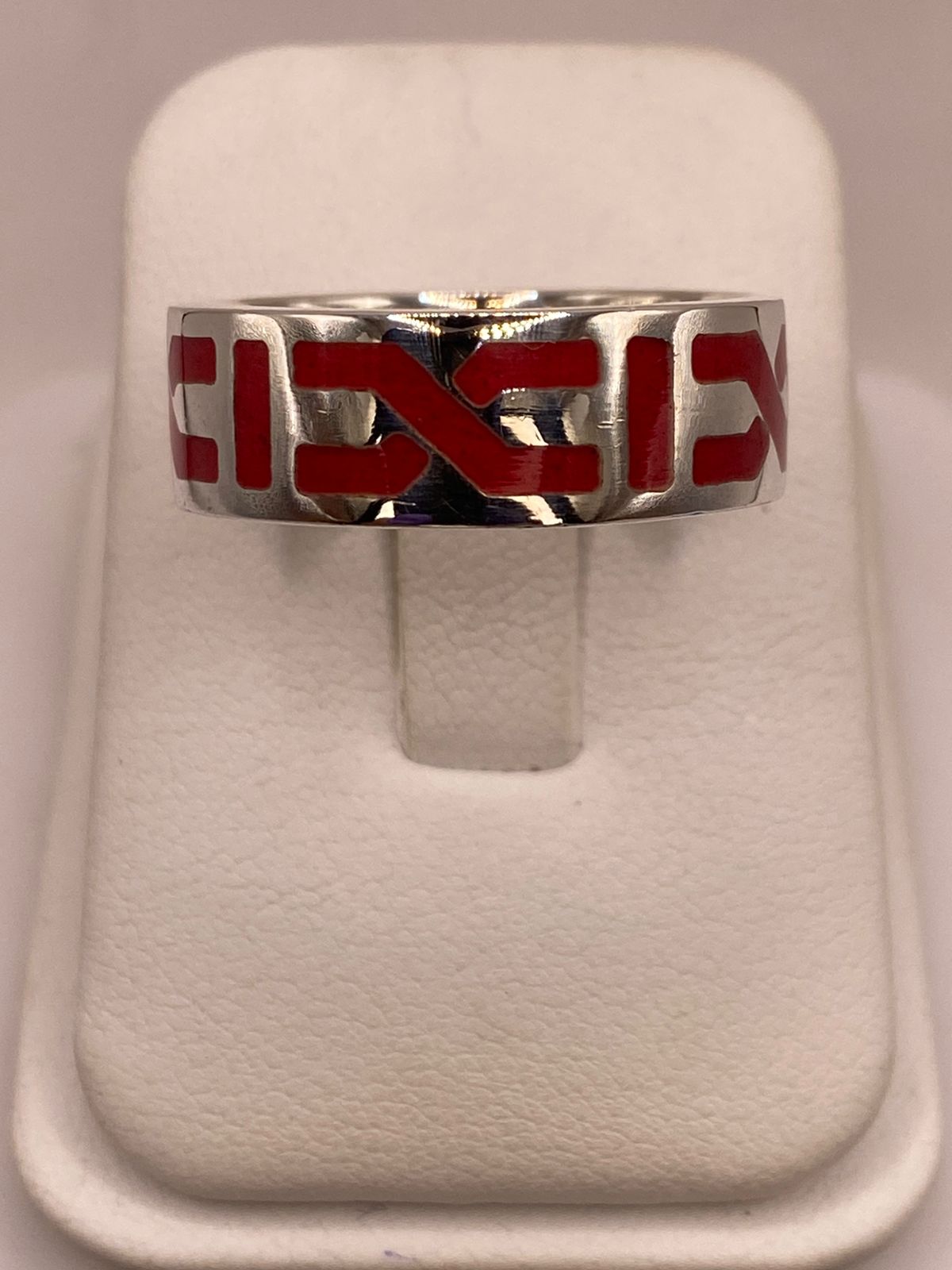 Anillo de Plata .925 con Coral Rojo – Diseño Geométrico Contemporáneo — vista lateral