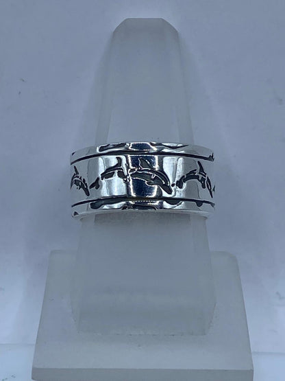 Anillo de Plata 925 con Diseño de Delfines – Banda Ancha, vista frontal
