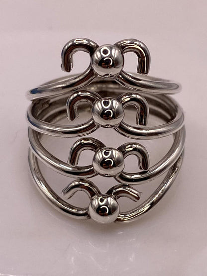 Anillo de Plata .925 Diseño Escalonado con Esferas, vista posterior