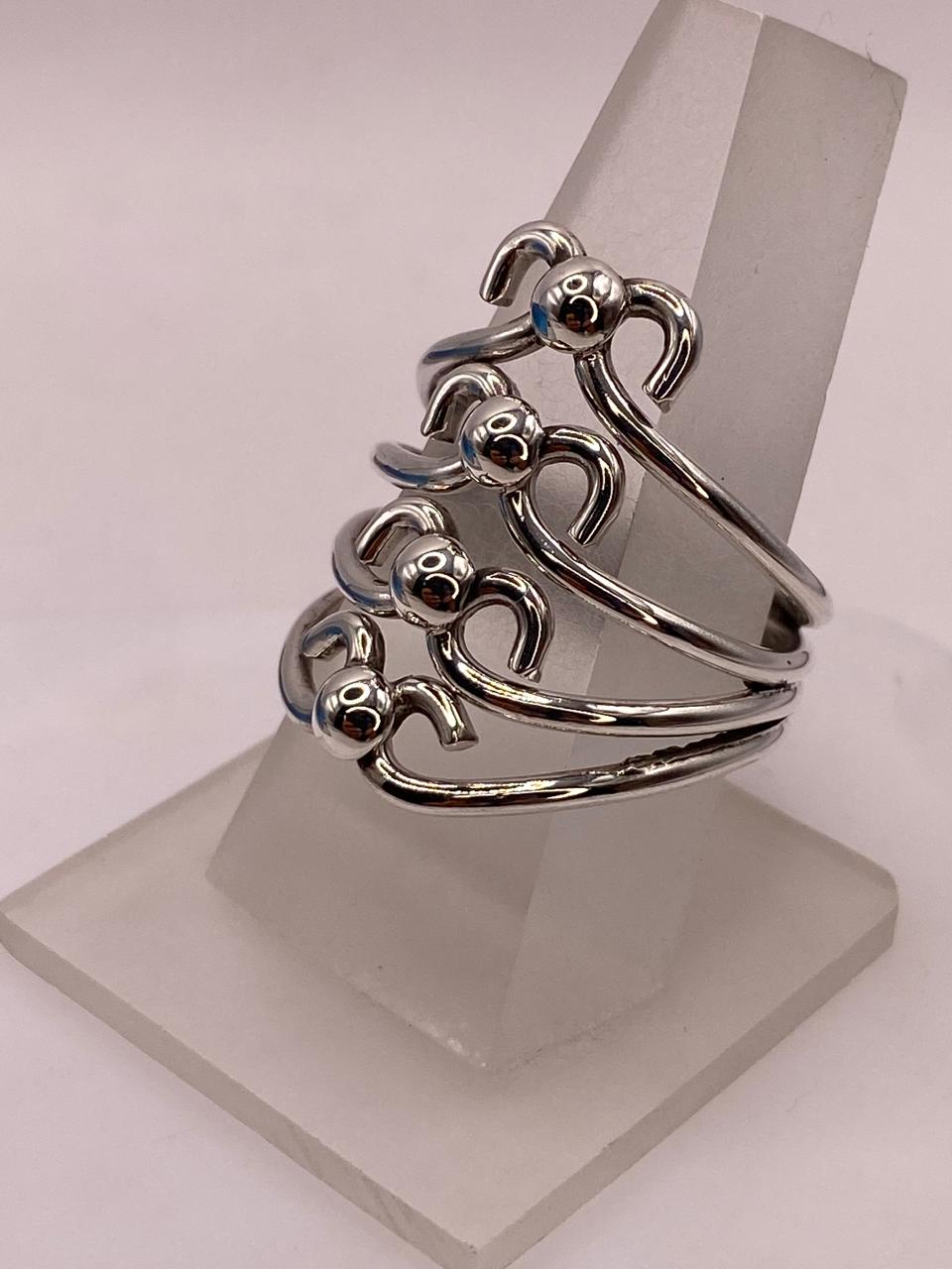 Anillo de Plata .925 Diseño Escalonado con Esferas, vista lateral