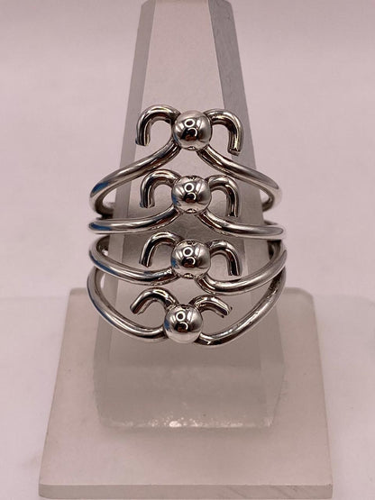 Anillo de Plata .925 Diseño Escalonado con Esferas, vista frontal