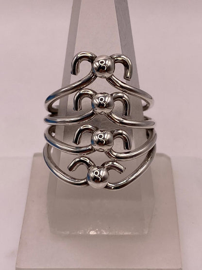 Anillo de Plata .925 Diseño Escalonado con Esferas, vista superior