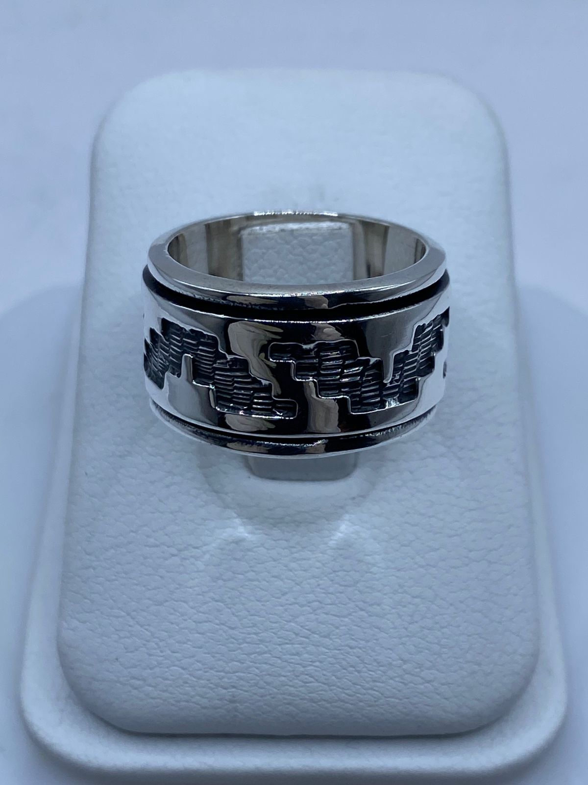 Anillo de Plata 925 con Diseño Greca Prehispánica — vista lateral