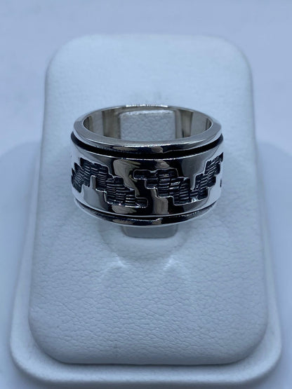 Anillo de Plata 925 con Diseño Greca Prehispánica — vista lateral