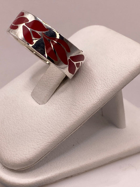 Anillo de Plata .925 con Diseño de Hojas Decorativas, vista frontal
