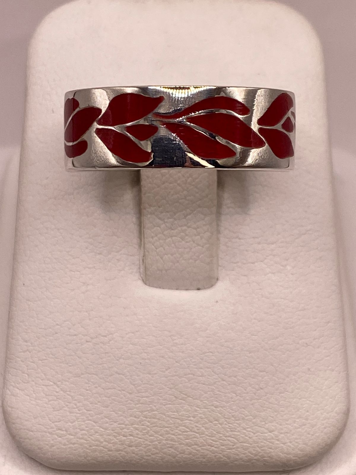 Anillo de Plata .925 con Diseño de Hojas Decorativas — ángulo diagonal