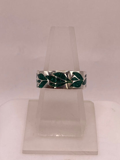 Anillo de Plata .925 con Diseño de Hojas y Motivo Floral, vista de detalle