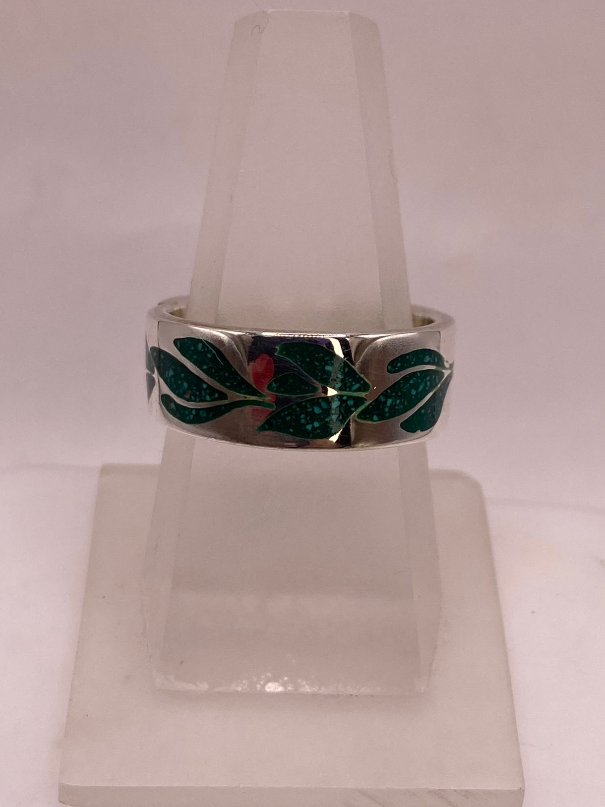 Anillo de Plata .925 con Diseño de Hojas y Motivo Floral