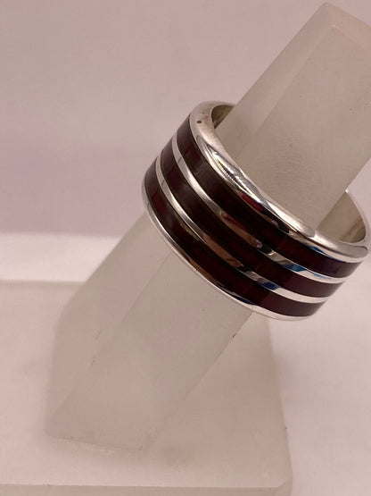 Anillo de Plata .925 con Diseño de Líneas Modernas, vista frontal
