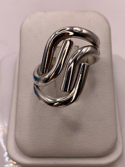 Anillo de Plata .925 con Diseño Ondulado Moderno, vista superior