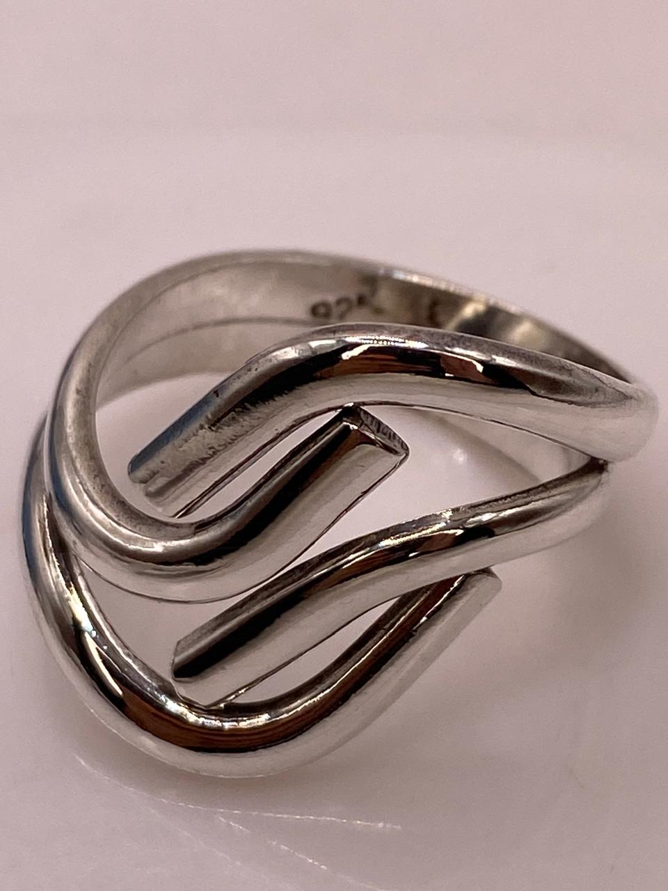 Anillo de Plata .925 con Diseño Ondulado Moderno, sello de autenticidad Plata Ley .925