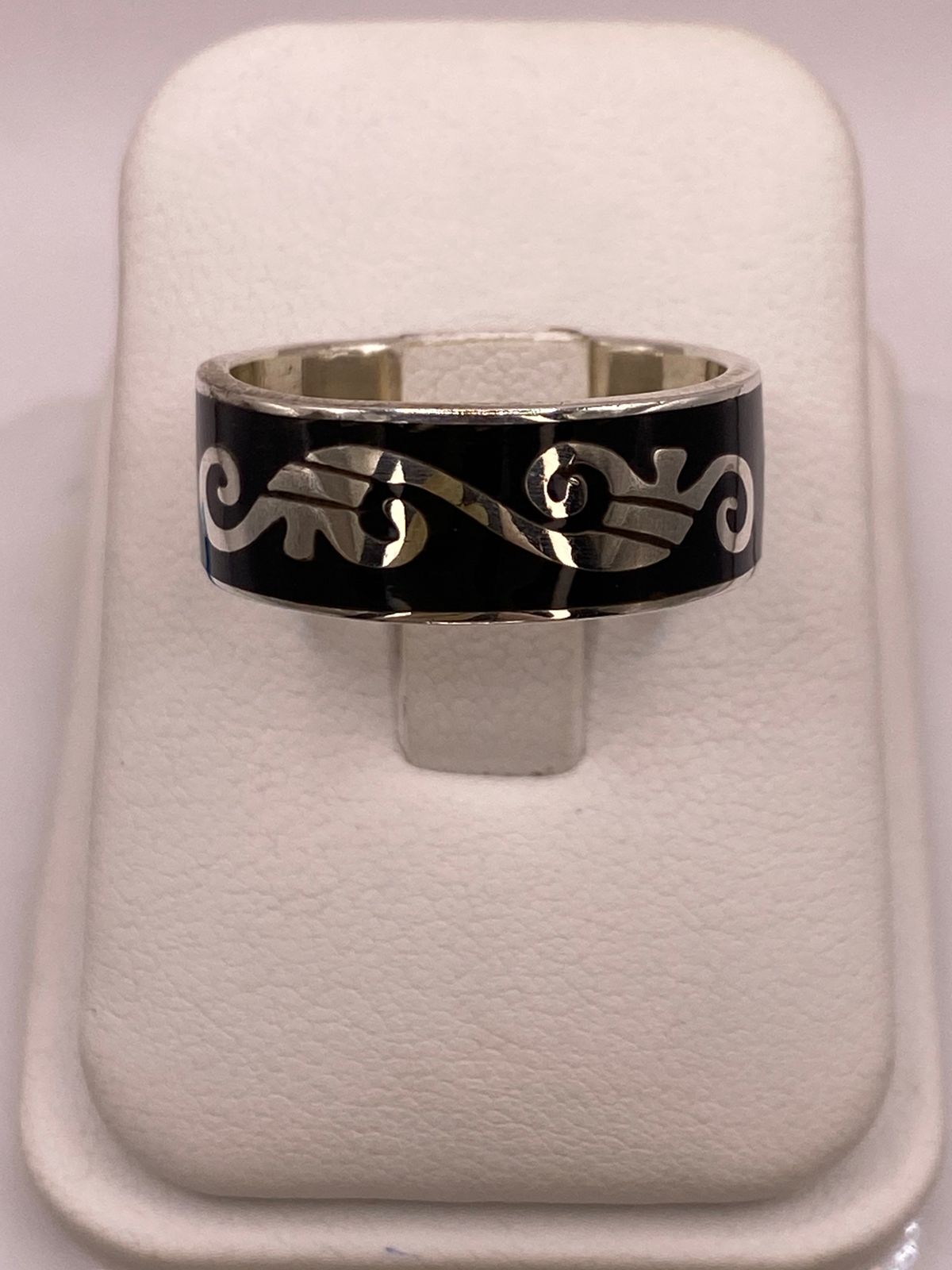 Anillo de Plata .925 con Greca Ornamentada, vista frontal
