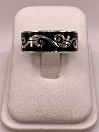 Anillo de Plata .925 con Greca Ornamentada — vista lateral