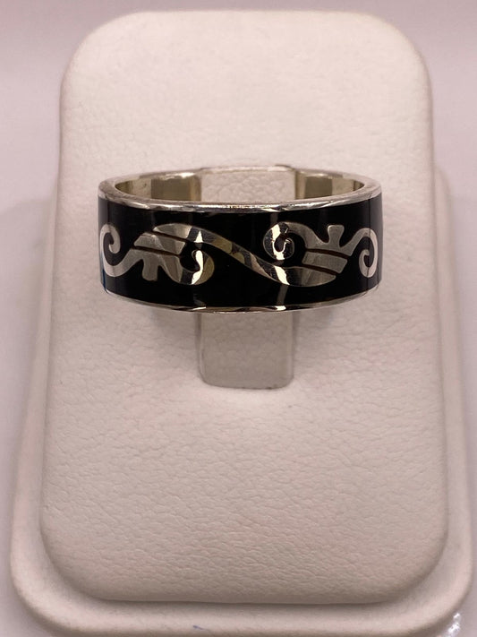 Anillo de Plata .925 con Greca Ornamentada — vista lateral